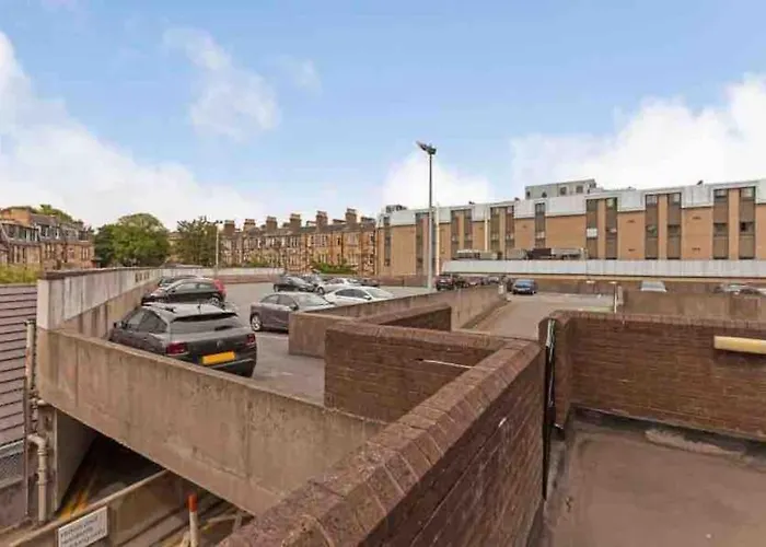 Two Bedroom Maisonette In The Heart Of The West End