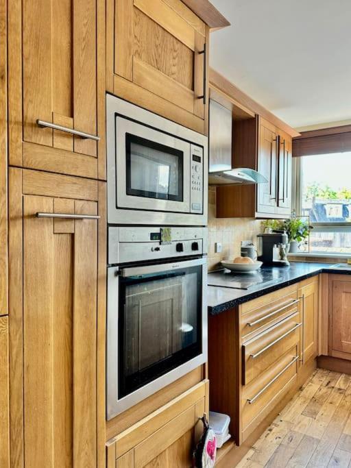Two Bedroom Maisonette In The Heart Of The West End Apartment